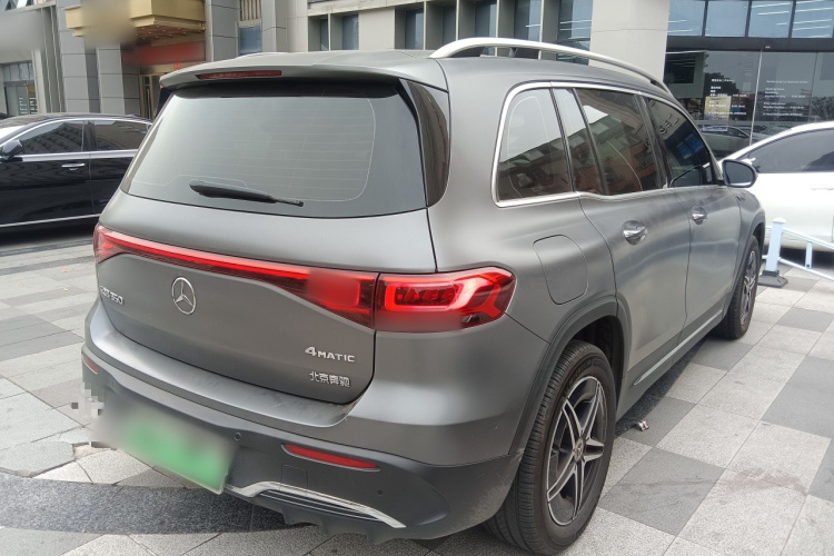 奔驰EQB 2022款 EQB 350 4MATIC 首发特别版车身外观7