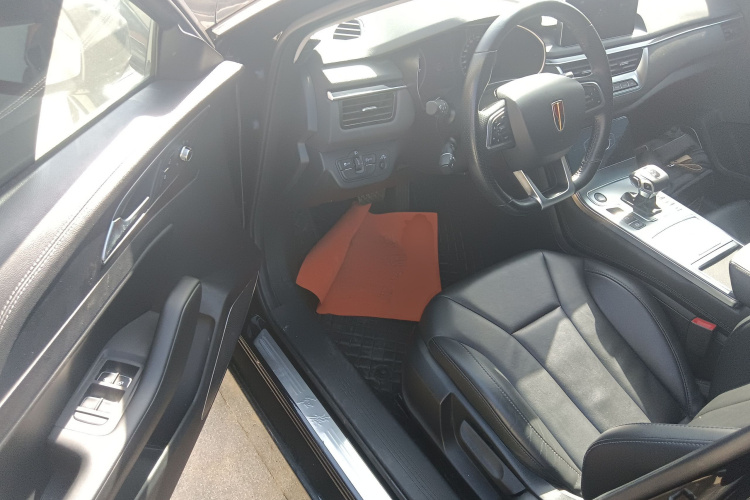 红旗H5 2022款 经典款 改款 1.5T DCT旗韵版中控内饰20