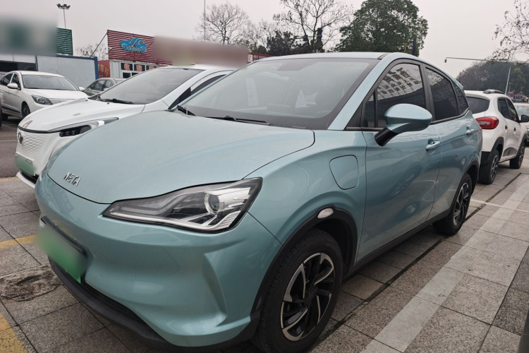 哪吒汽车 哪吒V 2022款 潮 400 Lite车身外观4