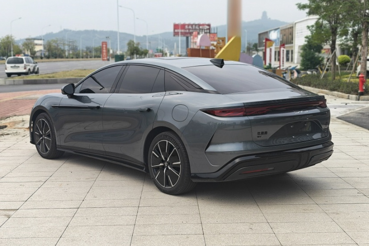 比亚迪 汉L 2025款 EV 701KM激光雷达旗舰型车身外观6003