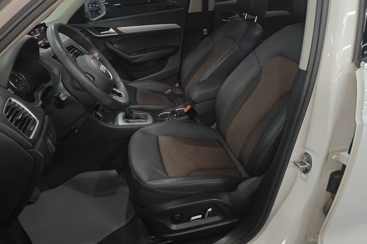 奥迪Q3 2018款 30周年年型 30 TFSI 时尚型局部细节19