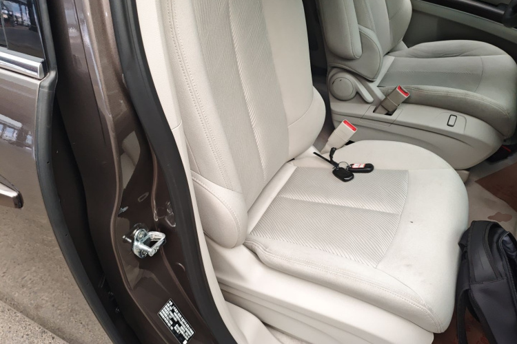 别克GL8 2021款 陆上公务舱 652T 舒适型局部细节41