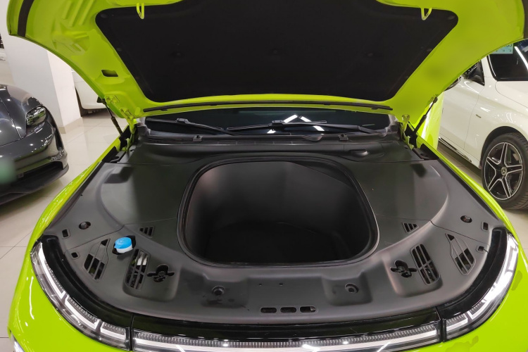 小鹏P7 2021款 670E鹏翼版机舱底盘24