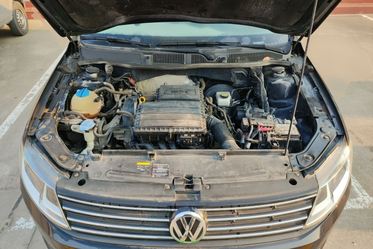 大众 朗逸 2017款 1.6L 自动风尚版机舱底盘24