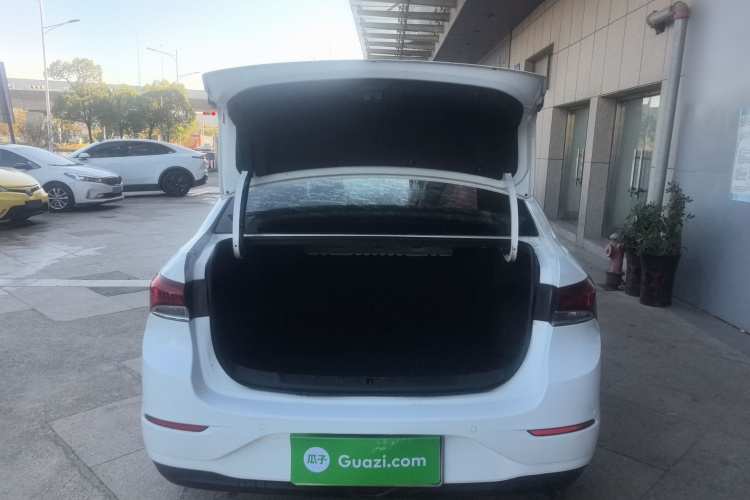 别克 英朗 2021款 1.3T 自动轻混动精英型机舱底盘23