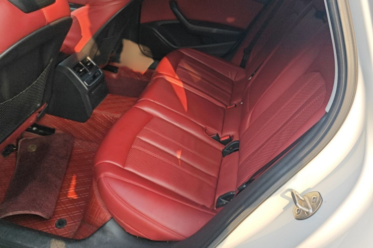 奥迪A4L 2020款 40 TFSI 豪华动感型中控内饰7004