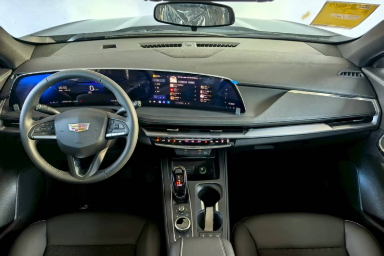 凯迪拉克XT4 2024款 改款 25T 两驱都会型中控内饰7001