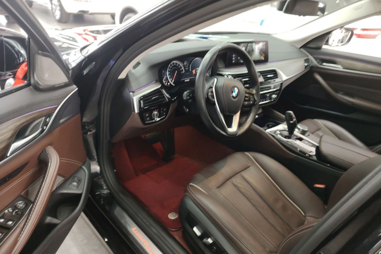 宝马5系 2018款 530Li 尊享型 豪华套装中控内饰20