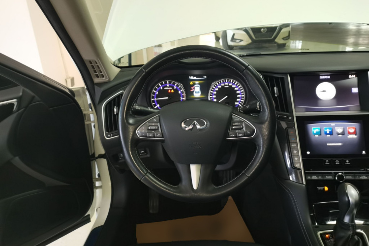 英菲尼迪Q50L 2016款 2.0T 舒适版中控内饰13