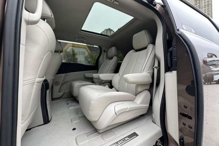 别克GL8 2020款 陆上公务舱 652T 尊贵型中控内饰7004