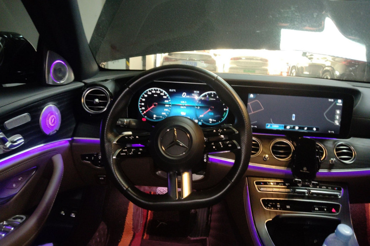 奔驰E级新能源 2023款 E 350 e L 插电式混合动力运动轿车局部细节13