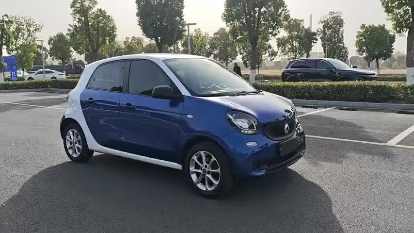 smart forfour 2018款 1.0L 52千瓦灵动版实拍1