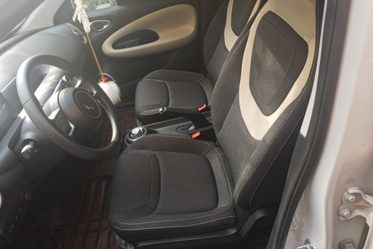 五菱汽车 五菱缤果 2023款 333km 快享款局部细节19