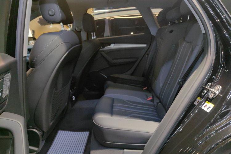 奥迪Q5L 2022款 40T 时尚动感型中控内饰7004