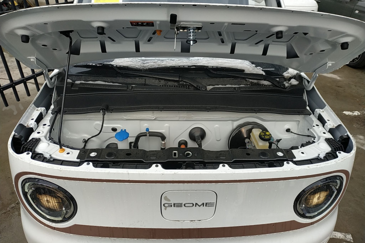 吉利银河 2024款 熊猫mini 200km 耐力熊机舱底盘24