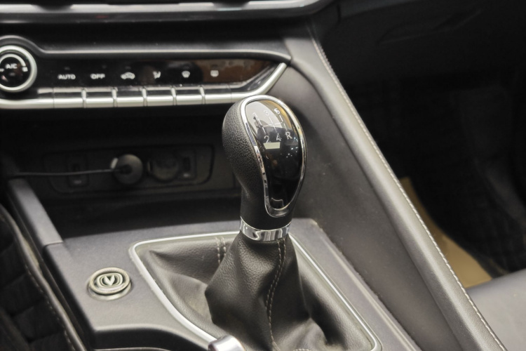 长安 逸动 2020款 PLUS 1.6L GDI 手动豪华型局部细节18