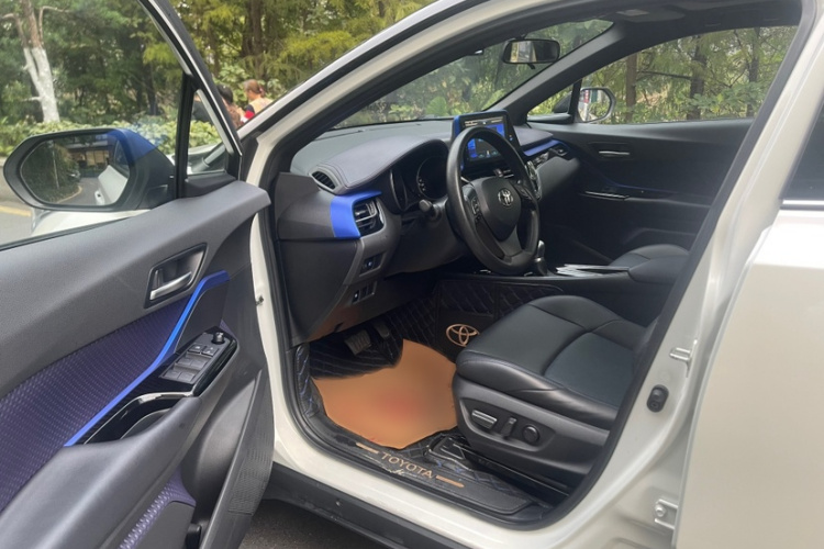 丰田C-HR 2020款 2.0L 领先版中控内饰7009