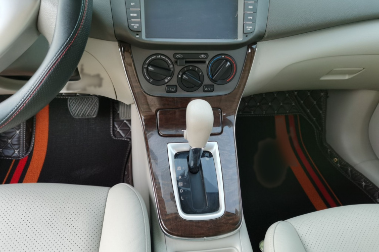 日产 轩逸 2012款 1.6XE CVT舒适版局部细节18