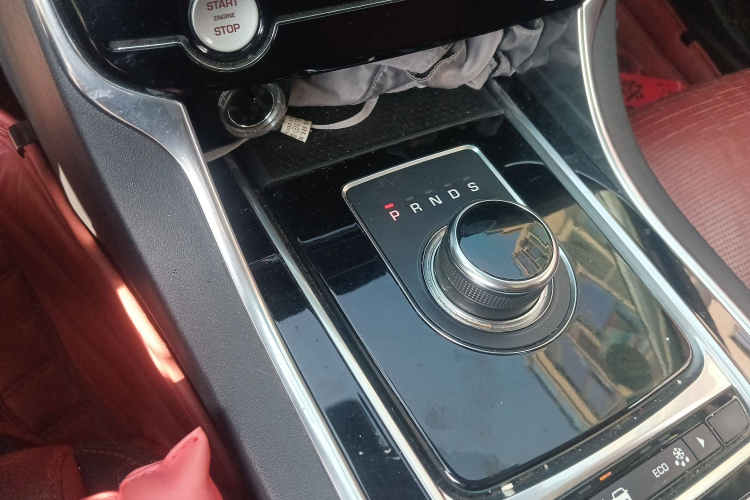 捷豹XE 2017款 2.0T 200PS R-Sport局部细节18