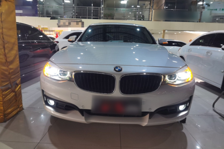 宝马3系GT 2017款 320i 时尚型车身外观2