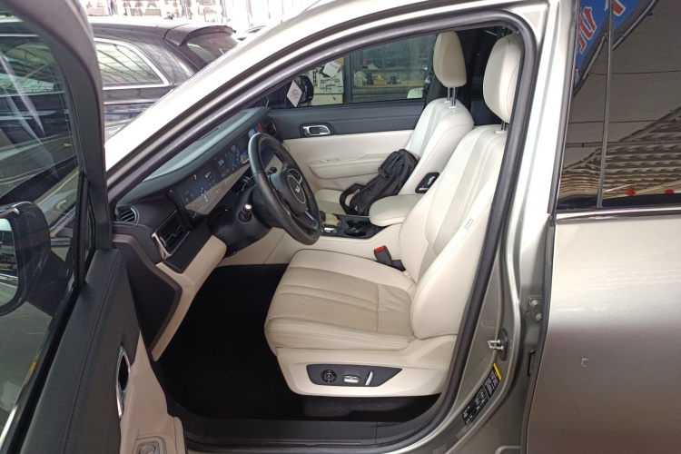 理想汽车 理想ONE 2020款 增程6座版中控内饰19