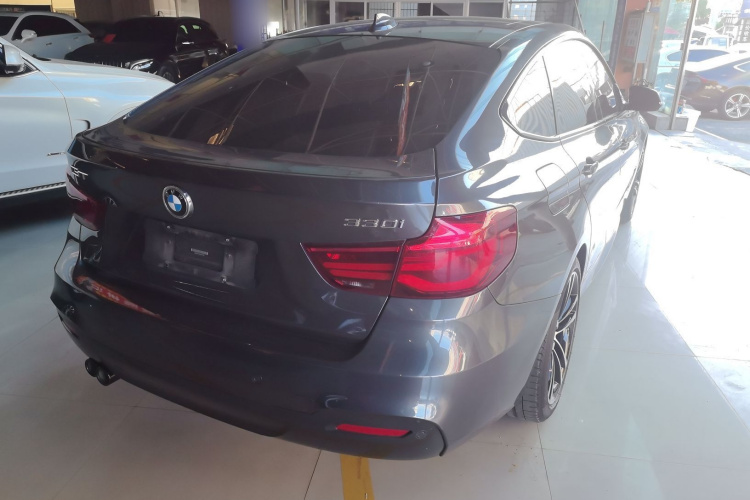 宝马3系GT 2020款 330i M运动曜夜版车身外观7