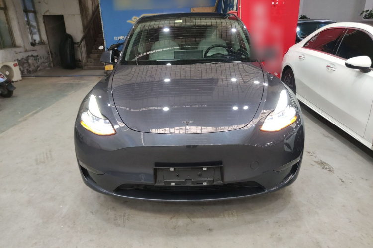 特斯拉 Model Y 2021款 长续航全轮驱动版 3D7车身外观2