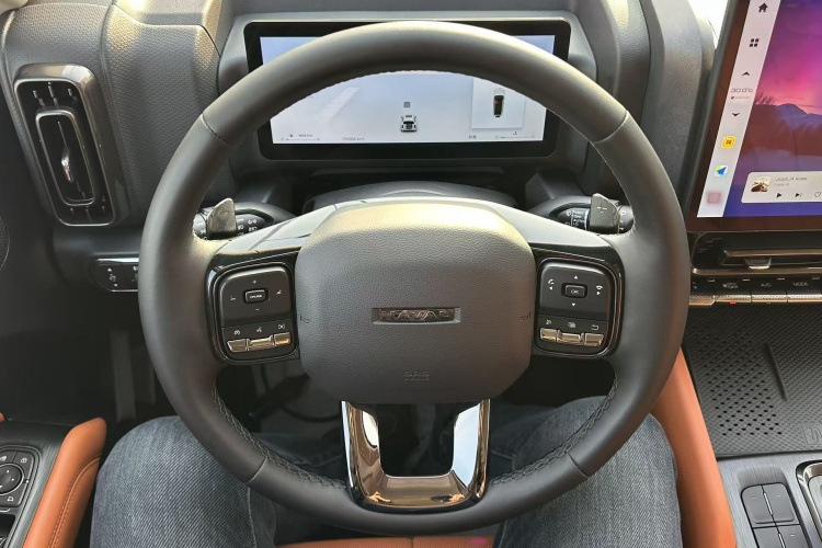 坦克300 2025款 2.4T 柴油版中控内饰7002