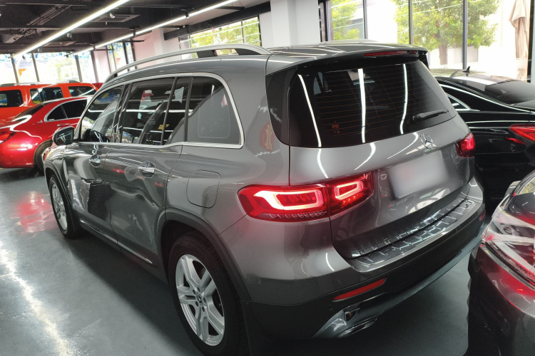 奔驰GLB 2021款 GLB 200 动感型车身外观4