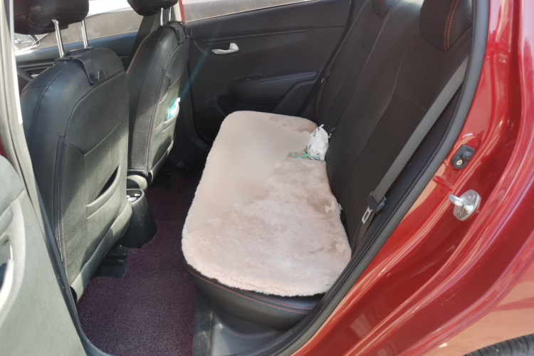 起亚K2 2017款 三厢 1.4L MT GLS中控内饰21