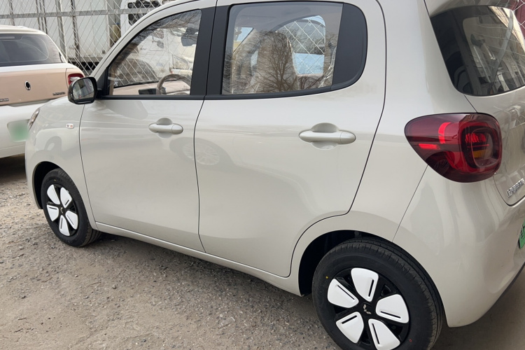 五菱汽车 宏光MINIEV 2025款 四门版 进阶款车身外观6005