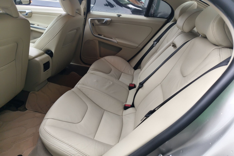 沃尔沃S60 2014款 S60L T5 智驭版中控内饰7004
