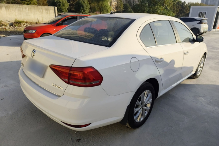 大众 朗逸 2017款 1.6L 自动舒适版车身外观7