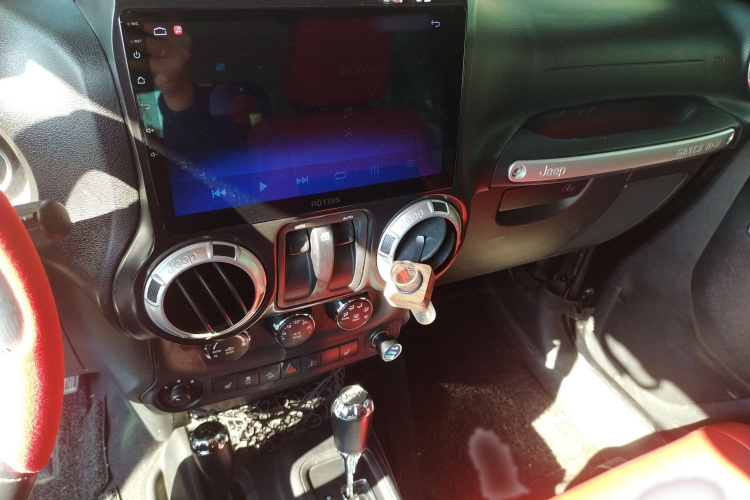 Jeep 牧马人 2012款 3.6L Sahara 两门版局部细节16