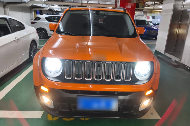 Jeep 自由侠 2018款 互联大屏版 180T 自动高能版车身外观2