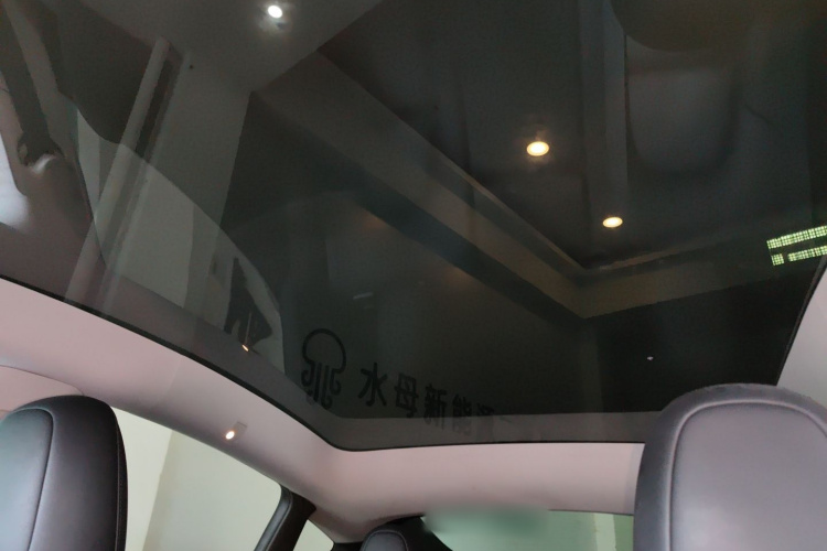 特斯拉 Model Y 2024款 后轮驱动版中控内饰22