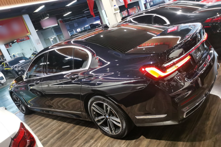 宝马7系 2019款 改款 730Li M运动套装车身外观4