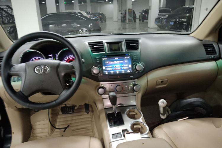 丰田 汉兰达 2012款 2.7L 两驱5座精英版中控内饰12