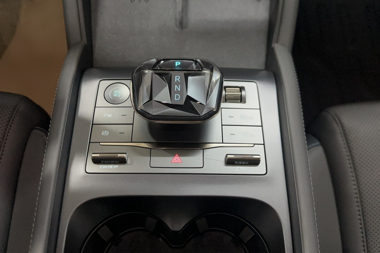 比亚迪 秦L 2025款 DM-i 智驾版 120KM超越型局部细节18