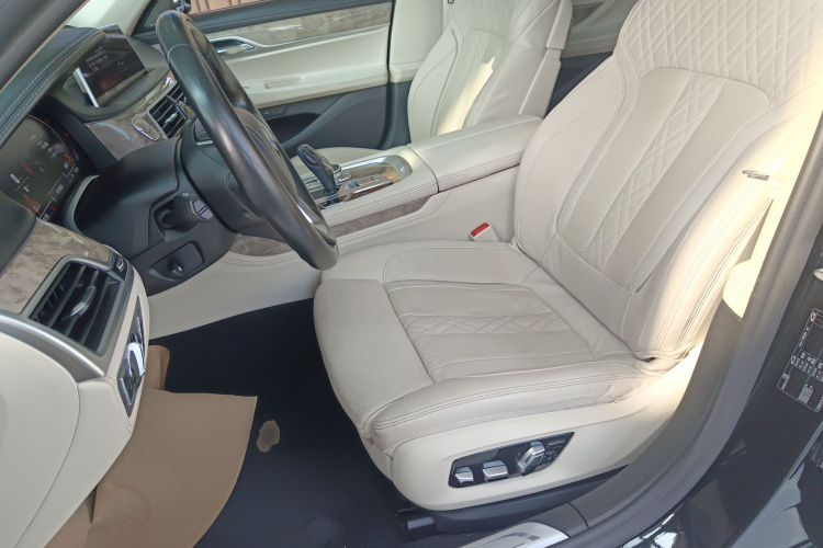 宝马7系 2021款 740Li 领先型 豪华套装局部细节19