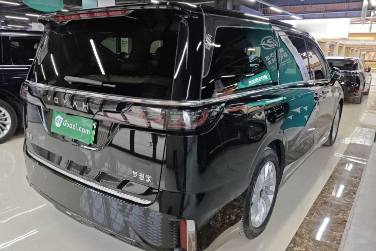 岚图汽车 岚图梦想家 2022款 0碳版 家+续航包 605km车身外观7