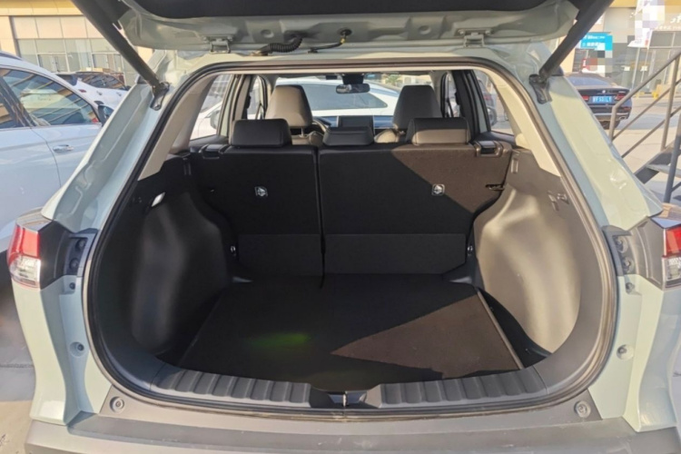 丰田 卡罗拉锐放 2022款 2.0L 旗舰版局部细节23