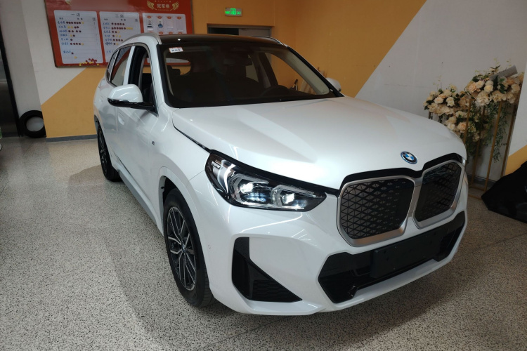 宝马iX1 2025款 eDrive25L M运动套装车身外观3