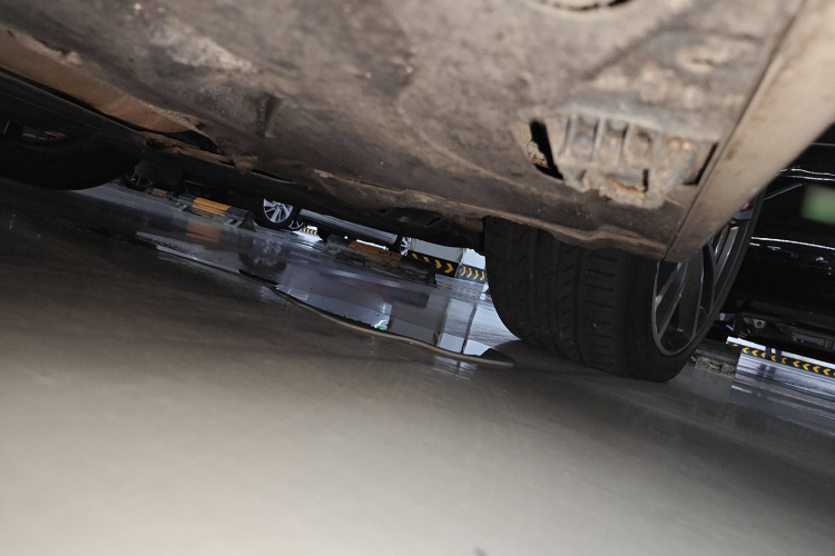 宝马2系(进口) 2018款 220i 敞篷轿跑车 运动设计套装局部细节9001