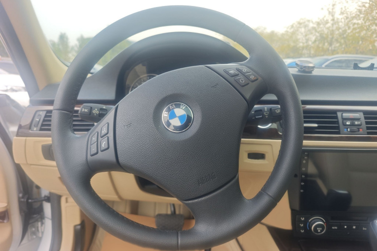 宝马3系 2012款 320i 时尚型局部细节13