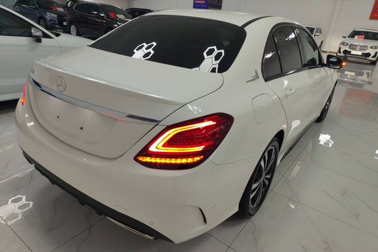 奔驰C级 2019款 C 260 运动版车身外观7