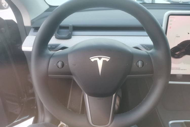 特斯拉 Model Y 2023款 后轮驱动版中控内饰13