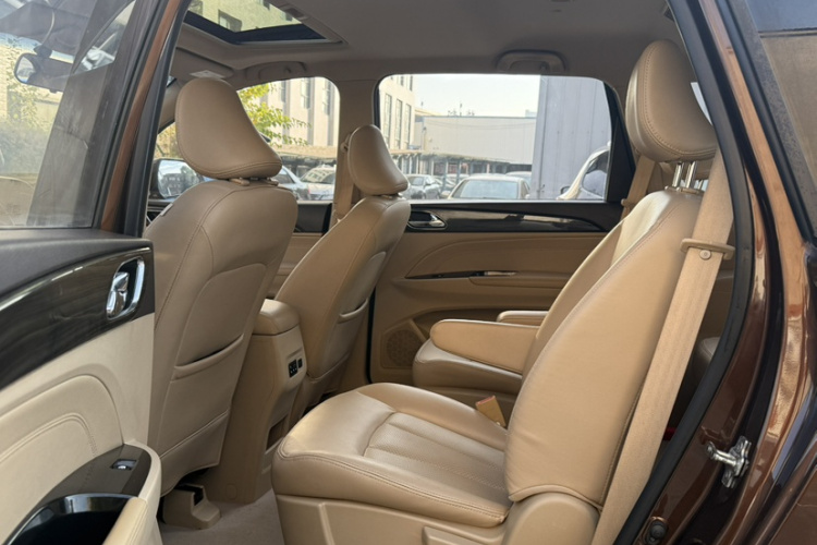 宝骏730 2016款 1.8L iAMT豪华型 7座中控内饰7007