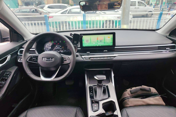 吉利汽车 帝豪 2022款 第4代 1.5L CVT尊贵型中控内饰7002