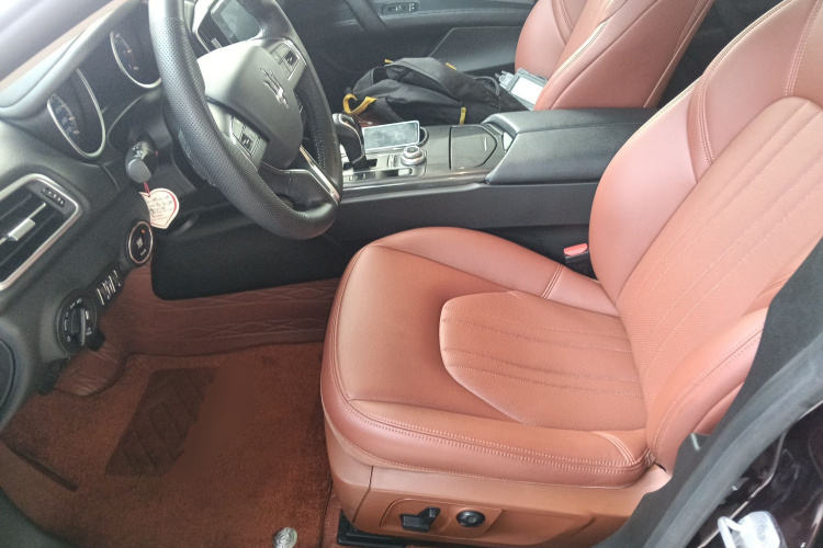 玛莎拉蒂 Ghibli 2017款 3.0T 标准版中控内饰19